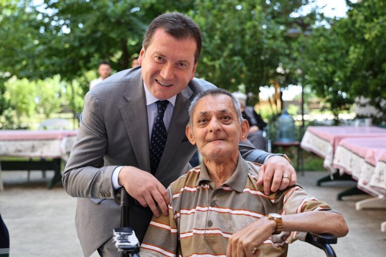 Başkan Balcıoğlu’ndan Huzurevlerine Bayram Ziyareti