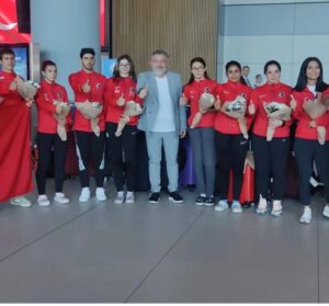 AVRUPA ŞAMPİYONU ÖZEL SPORCULAR ÇİÇEKLERLE KARŞILANDI