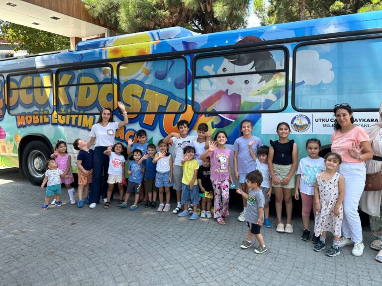 AVCILAR BELEDİYESİ’NDEN  ÇOCUK DOSTU MOBİL OYUN ARACI