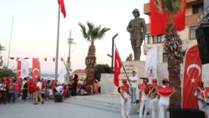 Büyükçekmece Belediyesi’nden Eceabat’a Atatürk Anıtı