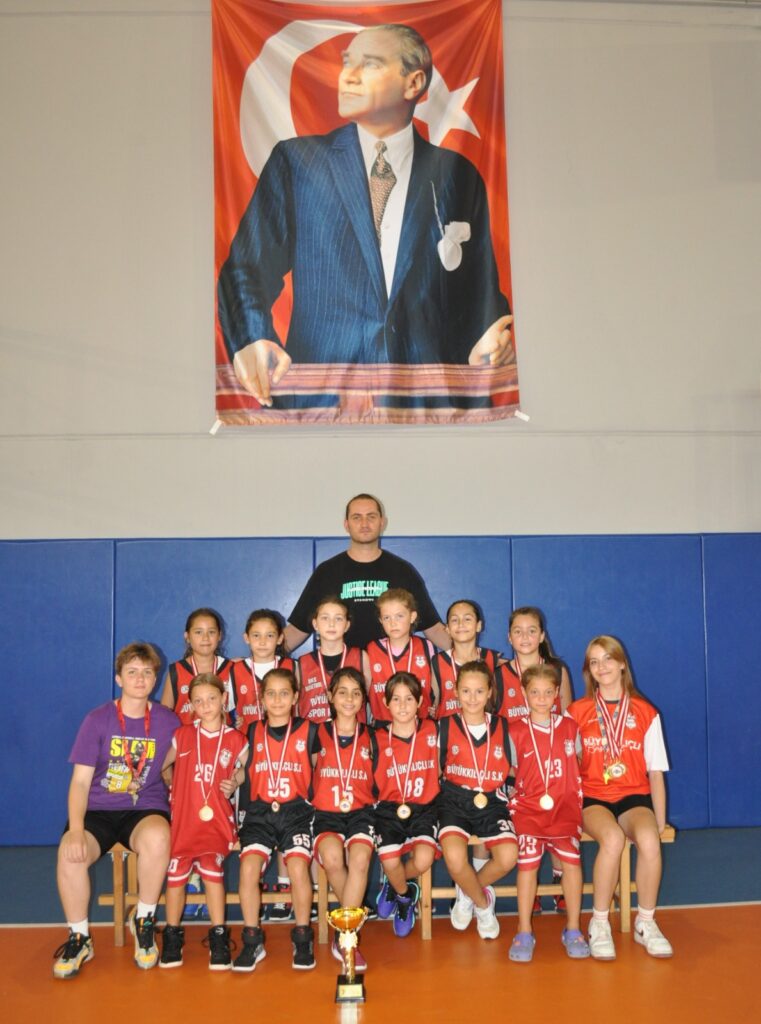 MİNİK YÜREKLERE BÜYÜK KUPA