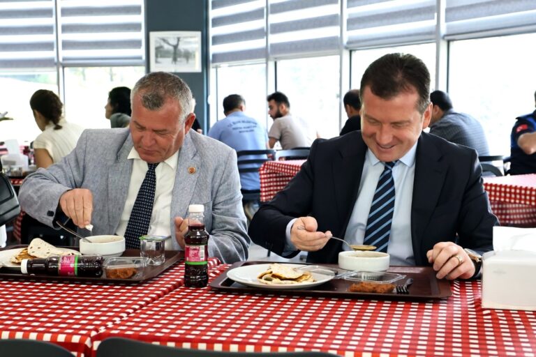 Başkan Balcıoğlu, Belediye Personeli ile Öğle Yemeğinde Buluştu