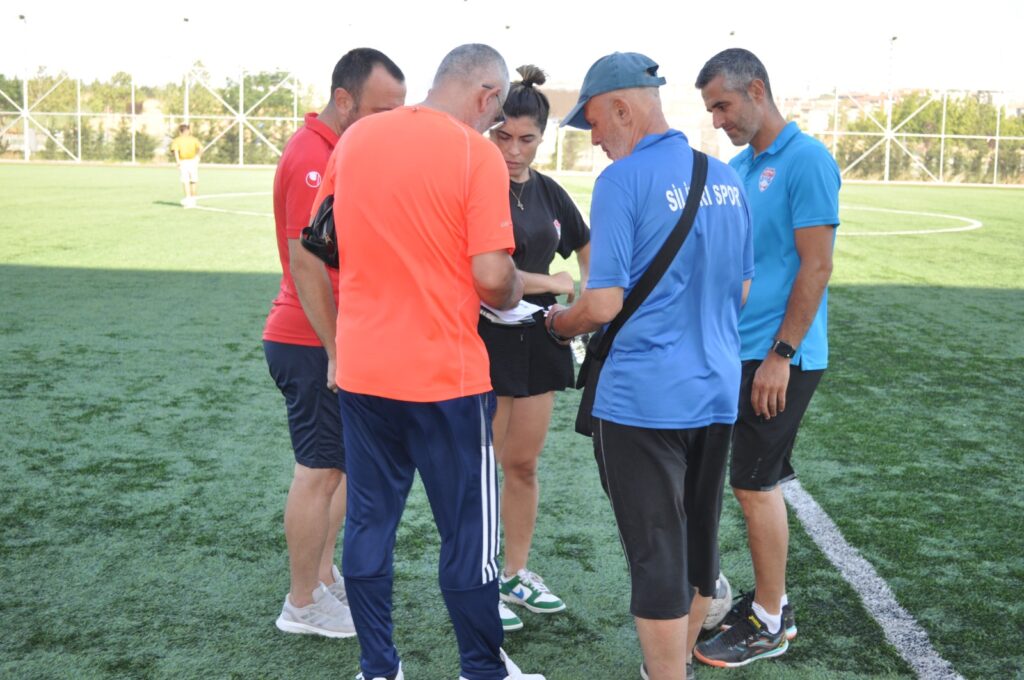 FUTBOL BAŞKA SİLİVRİSPOR BAMBAŞKA BİR SEVGİ