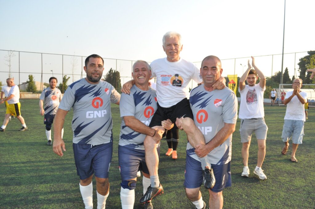 SELİM PAZARLI ALKIŞLARLA SAHADA