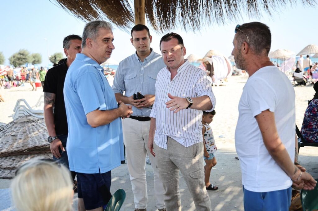 Bora Balcıoğlu Silivri Plajı’nda Hemşehrileriyle Buluştu