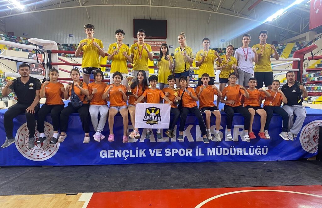 AVCILAR BELEDİYE SPOR  MADALYAYA DOYMUYOR