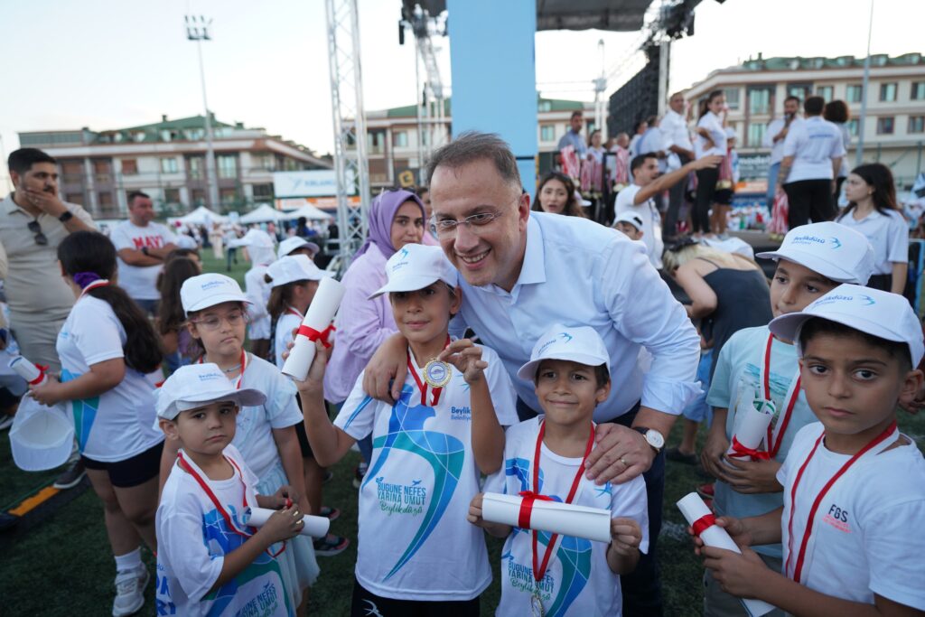 BEYLİKDÜZÜ’NDE 5 BİN 512 SPORCU ÇOCUK MADALYA ALDI