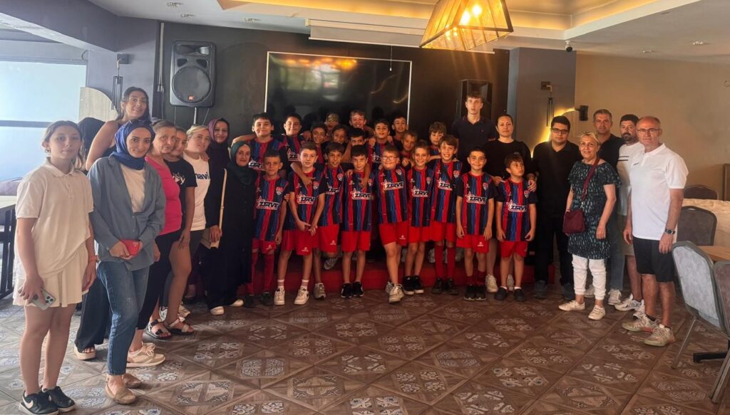 LİSE’LİLER KAHVALTIDA BULUŞTU