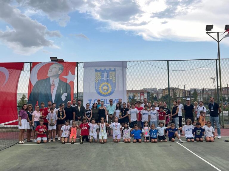 Silivri Belediyesi’nin Düzenlediği 30 Ağustos Zafer Kupası Tenis Turnuvası Tamamlandı