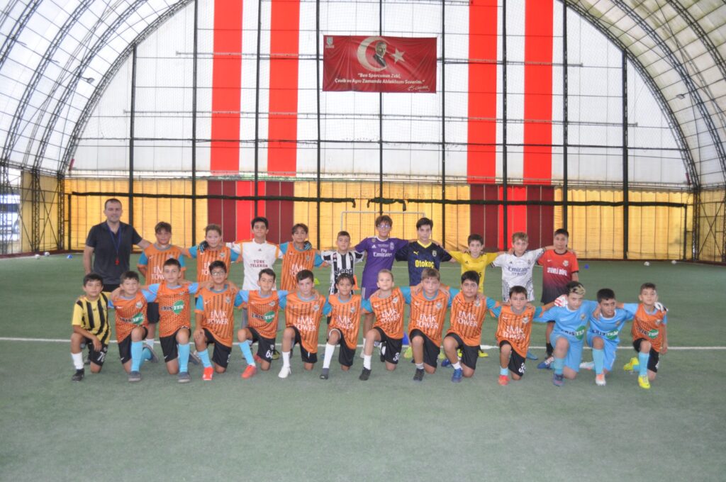 S.MİMARSİNANSPOR FUTBOL OKULU DOLU DİZGİN