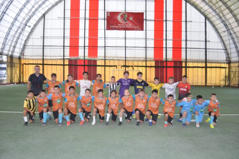 S.MİMARSİNANSPOR FUTBOL OKULU DOLU DİZGİN