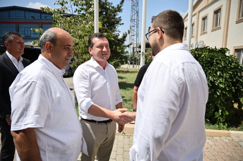 Yeni Mahalle 7048. Sokak’ta Park Yapım Çalışmaları Devam Ediyor