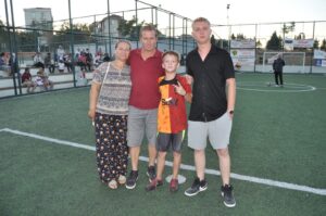 KAÇ YAŞINDA OLURSAN OL ÇOCUKSUN