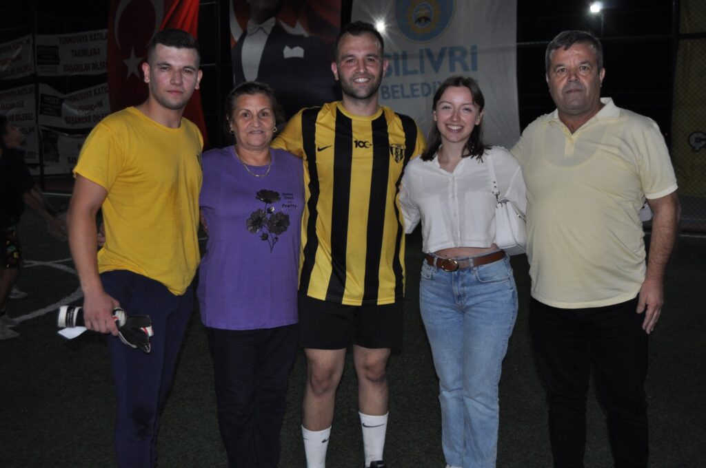 HER BAŞARILI ERKEĞİN ARKASINDA GÜÇLÜ BİR KADIN VARDIR