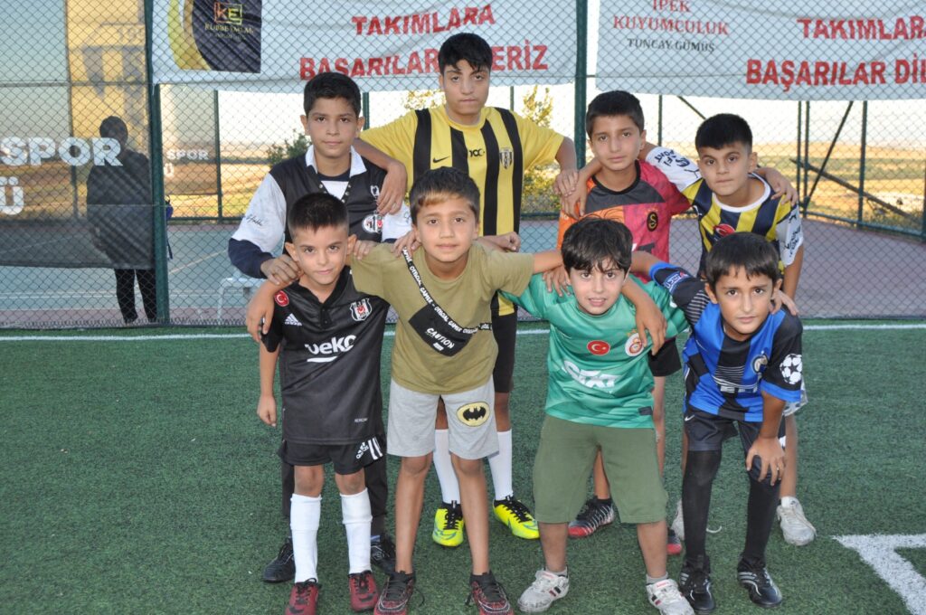 TURNUVA ÇOCUK ŞENLİĞİNE DÖNDÜ ( 2 )