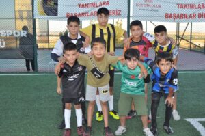 TURNUVA ÇOCUK ŞENLİĞİNE DÖNDÜ ( 2 )