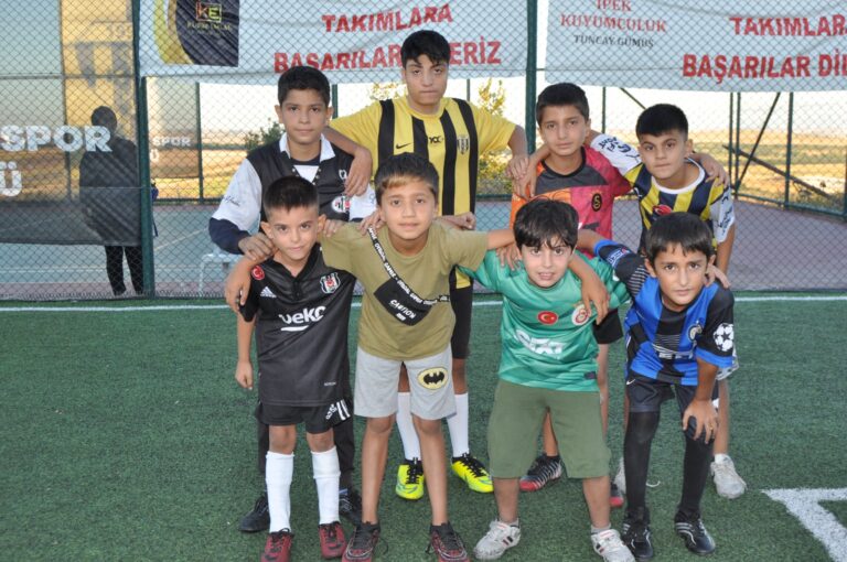 TURNUVA ÇOCUK ŞENLİĞİNE DÖNDÜ ( 2 )