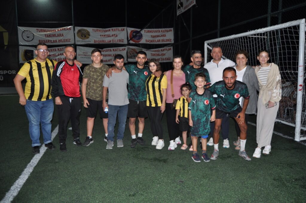 ÇALIŞKAN AİLESİ HEM SAHADA HEM TRİBÜNDE