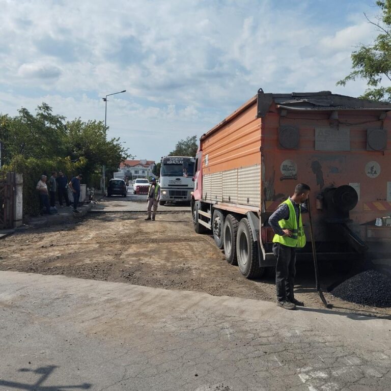 Silivri Belediyesi, İlçe Genelinde Yol Bakım ve Onarım Çalışmalarını Sürdürüyor