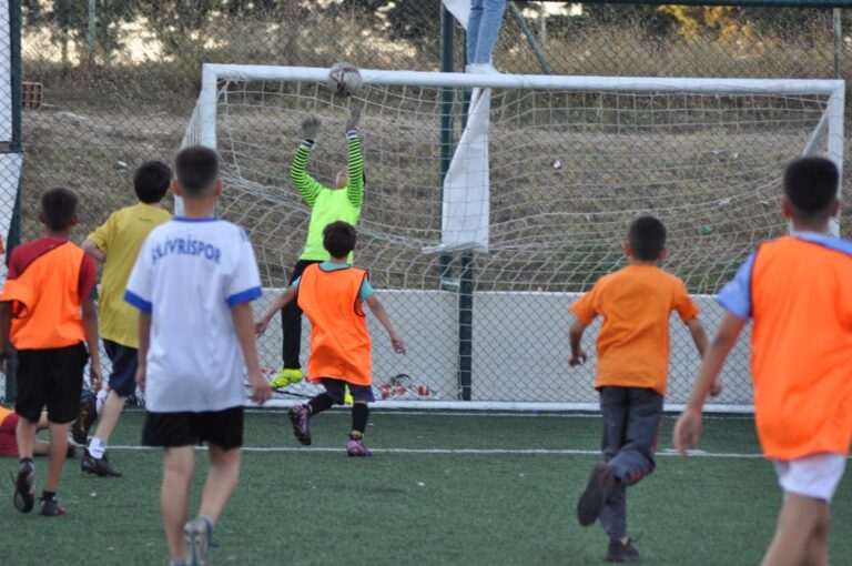 ÇANTA FUTBOLA DOYDU, ÇOCUKLAR DOYMADI (2)