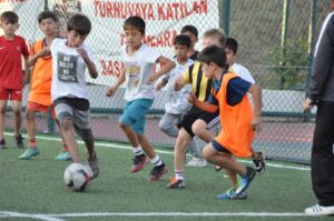 FUTBOLUN YARINI EMİN ELLERDE ( 1 )