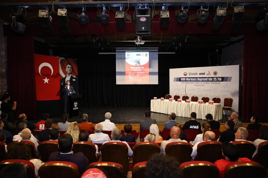 Silivri Belediyesi Tarafından Afetle Mücadele Paneli Gerçekleştirildi