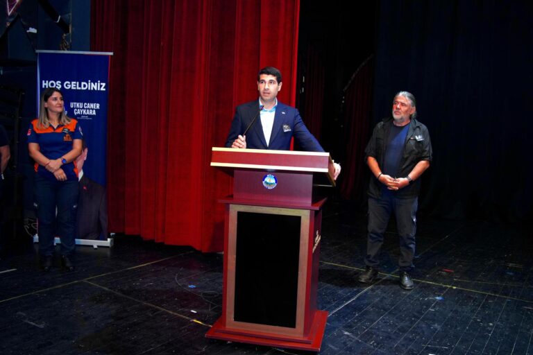 AVCILAR’DA 17 AĞUSTOS MARMARA DEPREMİ’NDE YAŞAMINI YİTİRENLER UNUTULMADI