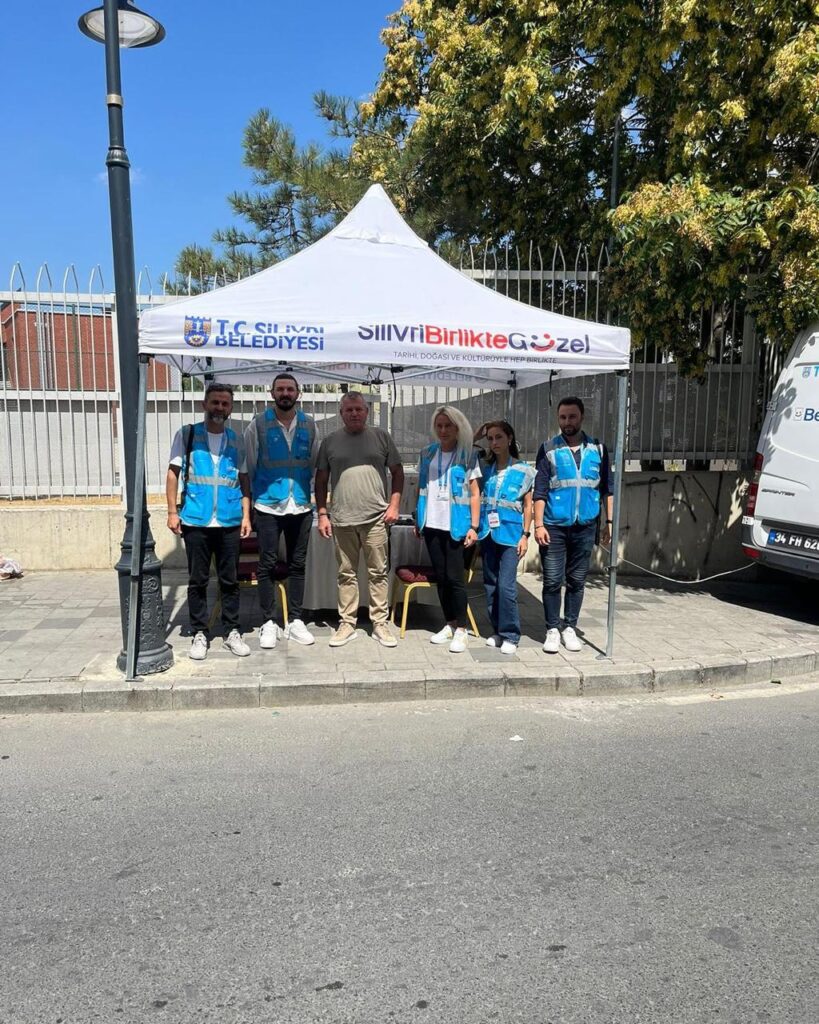 Silivri Belediyesi’nin “Belediye Kapınızda” Projesi, Pazartesi Pazarında Vatandaşlarla Buluştu
