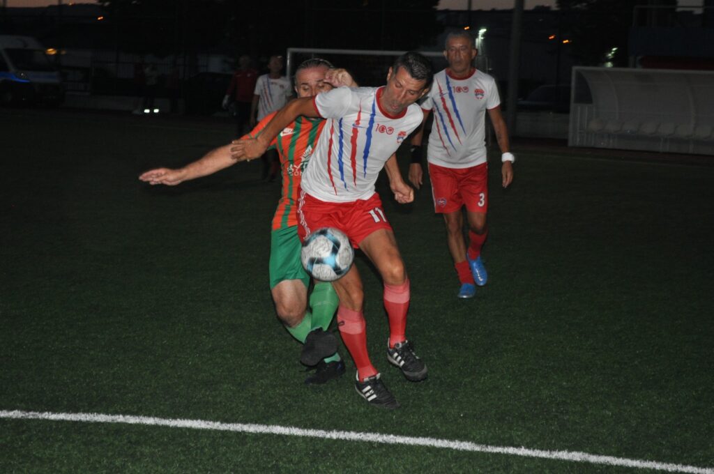 GENÇLER FUTBOLA DOYURDU