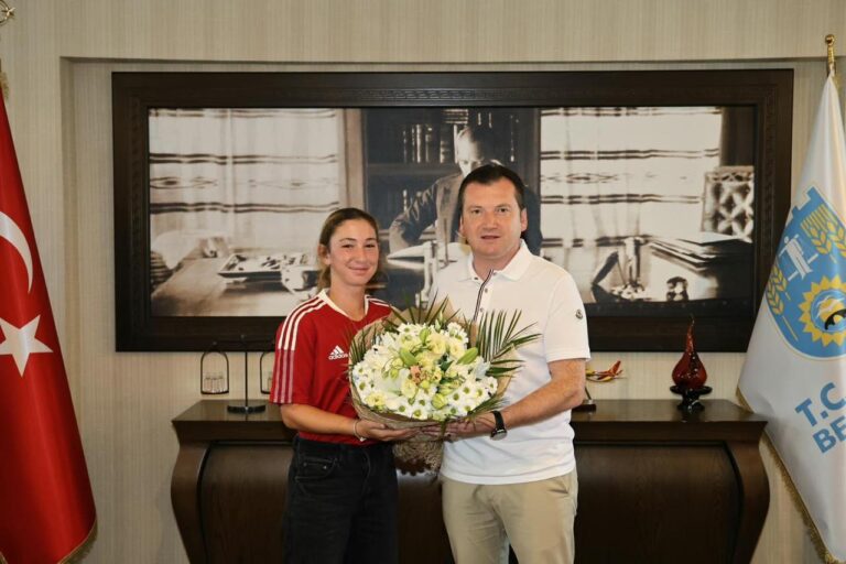 Silivri Belediye Başkanı Bora Balcıoğlu, Milli Tenisçi İrem Kurt’u Makamında Ağırladı