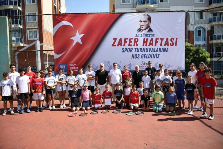 30 Ağustos Turnuvası’nda Başkan Balcıoğlu Milli Tenisçi İrem Kurt ile Kortta