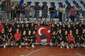 KADIKÖYSPOR’DAN ÖRNEK  ZAFER BAYRAMI KUTLAMASI