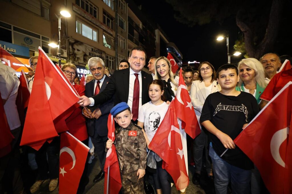 Silivri’de Zafer Yürüyüşü ve Berkay Konseri ile 30 Ağustos Coşkusu Yaşandı