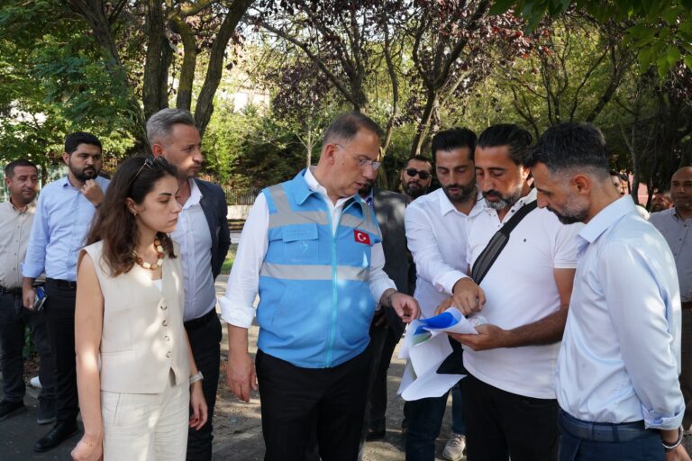 BEYLİKDÜZÜ’NDEKİ PARKLAR YENİLENİYOR