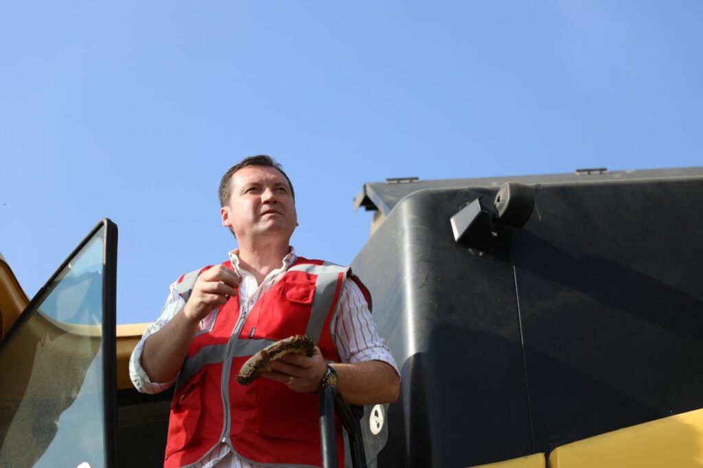 Başkan Balcıoğlu 1200 Dönümlük Ayçiçeği Hasadını Gerçekleştirdi