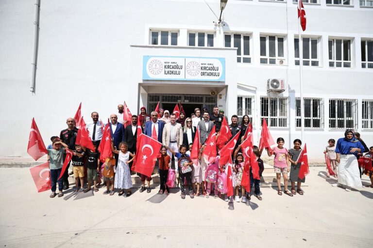 Başkan Balcıoğlu’ndan Hatay’daki Çocuklara Çanta ve Kırtasiye Desteği