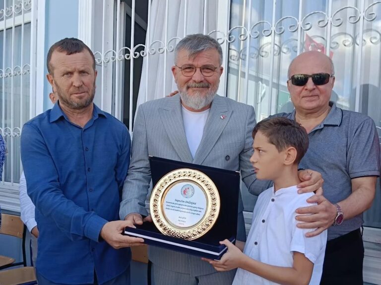 CAN DAĞAŞAN’A ANLAMLI JEST