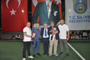 HARBİ ÖZTÜRK’TEN ÇANTA ADINA PLAKET TAKDİMİ