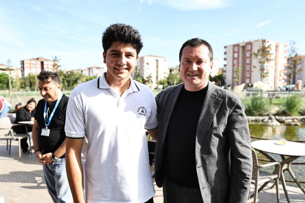 Silivri Belediye Başkanı Bora Balcıoğlu Gölet Kafe’de Vatandaşlarla Bir Araya Geldi