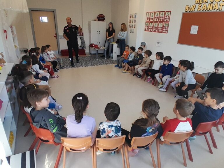 Silivri Arama Kurtarma Ekipleri, Okullarda Eğitim Vermeye Devam Ediyor