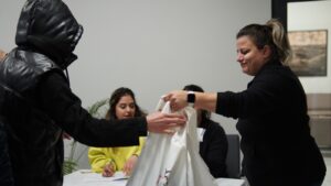 Silivri Belediyesi’nden 600 Çocuğa Kışlık Mont ve Bot Desteği