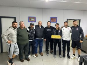 ESKİ KAPTANLARDAN TATLI İKRAMI