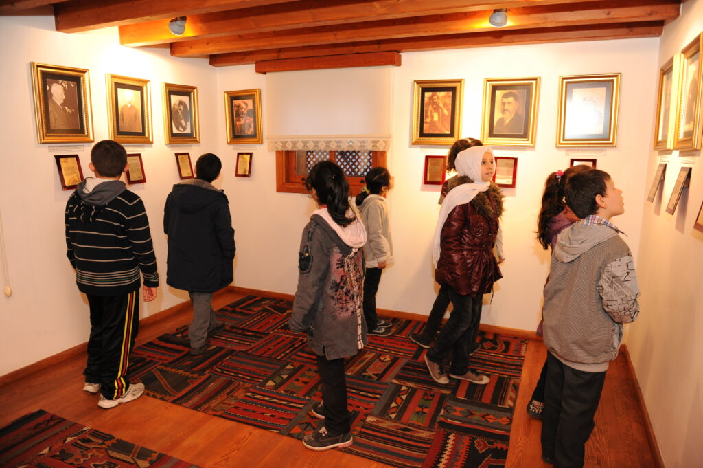 Asım’ın nesli, Mehmet Akif’i unutmadı