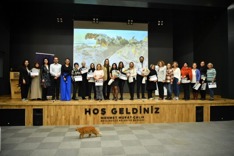 MENOPOZ  SÜRECİNİN ZORLUKLARI MENOPOZ OKULU’NDA ELE ALINDI