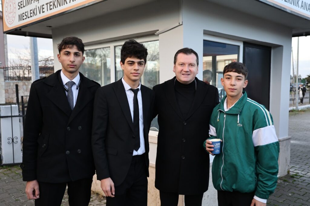 Başkan Balcıoğlu, Lise Öğrencilerine  Çorba Dağıtımında Bulundu