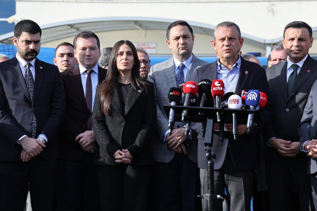 Özgür Özel, Marmara Cezaevi’nde Siyasi Tutukluları Ziyaret Etti