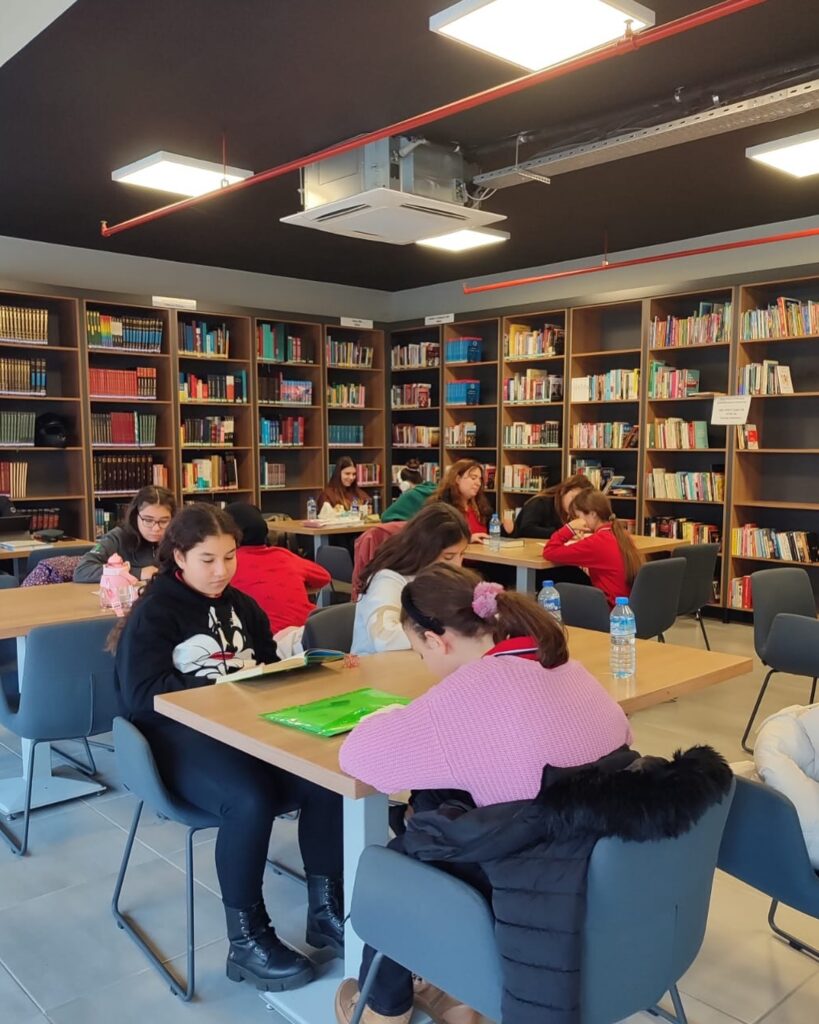 Ahmet Ziylan Ortaokulu Öğrencileri, Ömer Seyfettin Kütüphanesini Ziyaret Etti