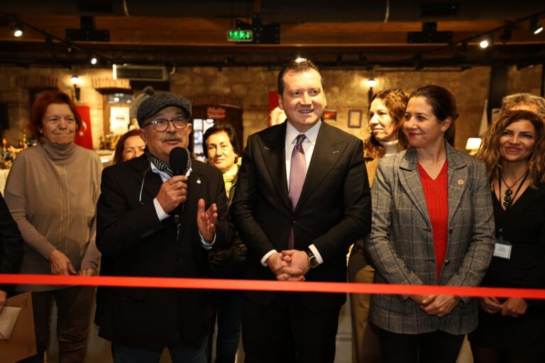 Başkan Balcıoğlu, Yeni Yıl Hediyelik Eşya Sergisi Açılışına Katıldı