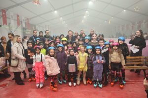 Başkan Balcıoğlu, Çocuklar için Ücretsiz Buz Pistinin Açılışını Gerçekleştirdi