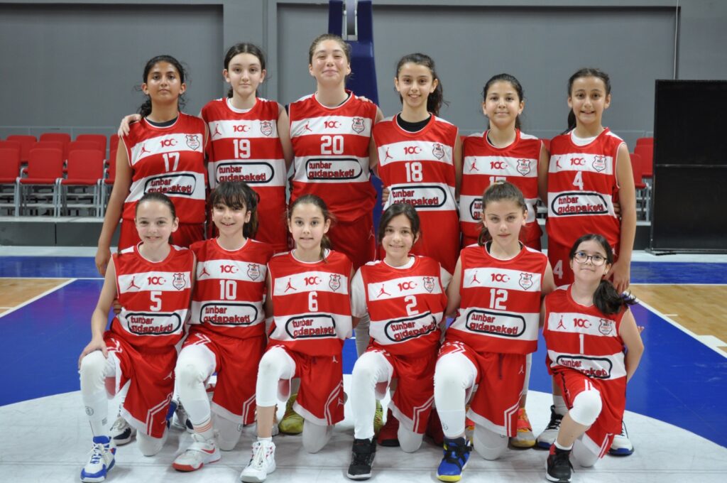 BİZİM KIZLAR ŞAMPİYONLUĞA ABONE